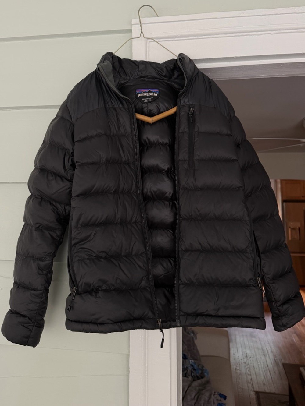 Patagonia Women’s Black Quilted Puffer Down Jacket Fitz Roy